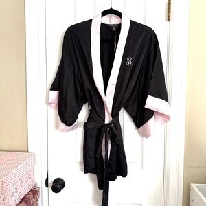 Victoria Secret Luxurious Black and Pink Women's Robe